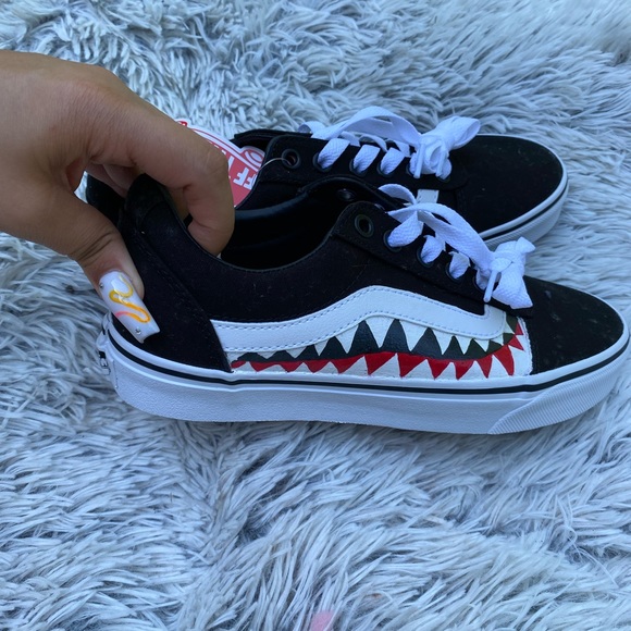 Custom Vans - Picture 2 of 6